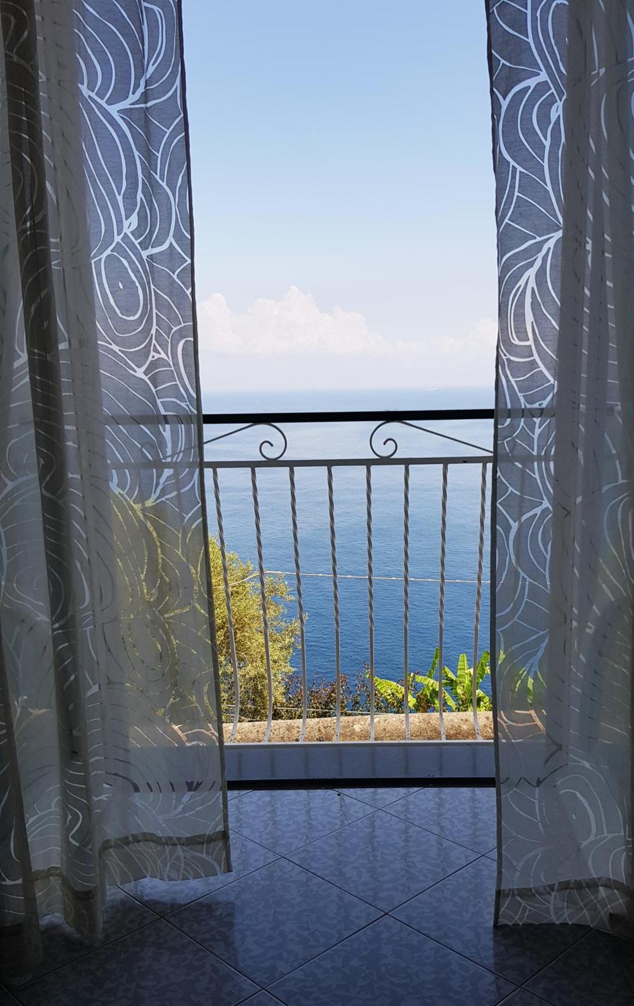 Aparthotel Amalfi Hills Pokoj fotografie